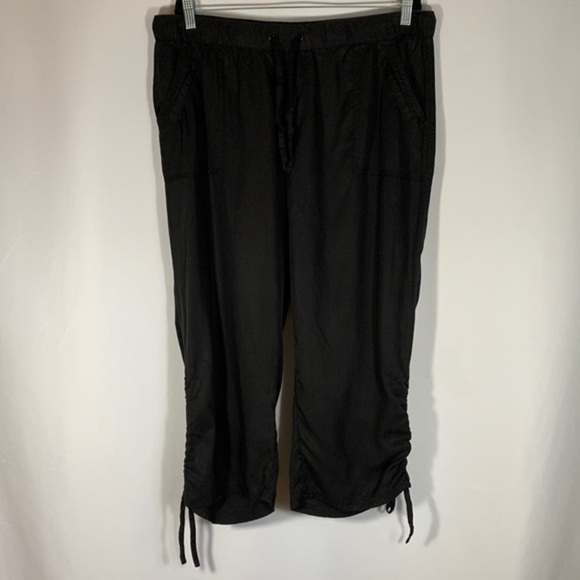Addition Elle Black Crop Capri Pants with Pockets - Picture 1 of 9